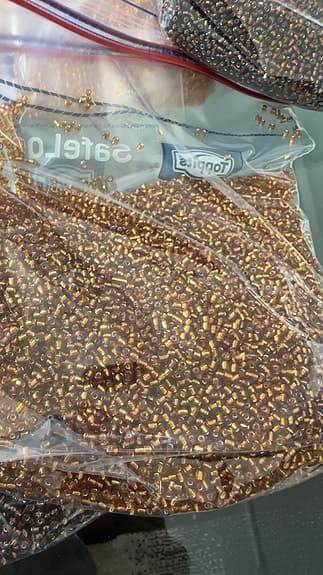 Glaspärlor i olika färger