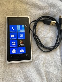 Nokia Lumia 800 inkl. laddkabel