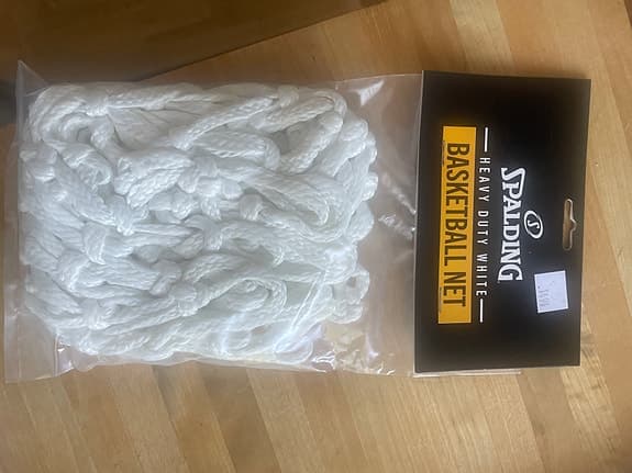 Basketkorg utomhus med nät