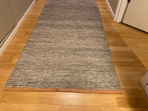 Svartvit gångmatta