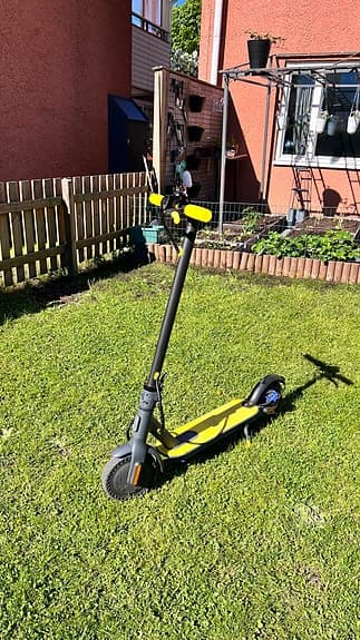 Unik & Totalrenoverad Xiaomi Mi Scooter 3 – Nyskick! (Laglig 20 km/h)