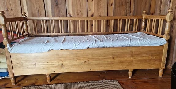 Träsoffa fint skick! Norrtälje