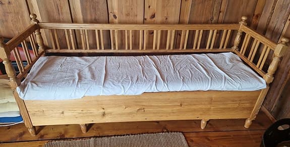 Träsoffa fint skick! Norrtälje
