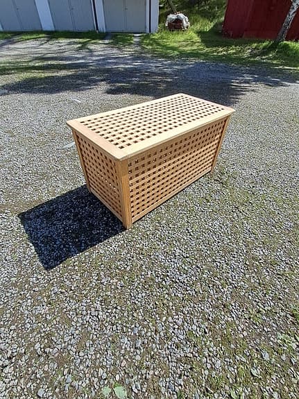 Trälåda / förvaringsbänk med lock. Inomhus / Utomhus