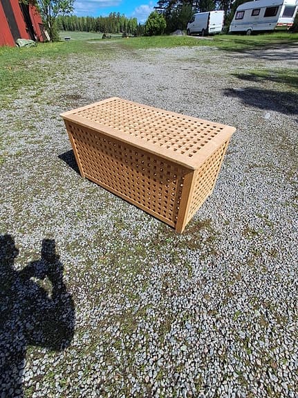 Trälåda / förvaringsbänk med lock. Inomhus / Utomhus
