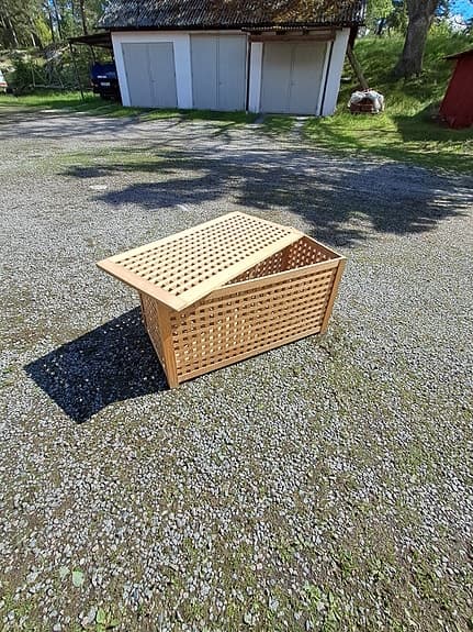 Trälåda / förvaringsbänk med lock. Inomhus / Utomhus