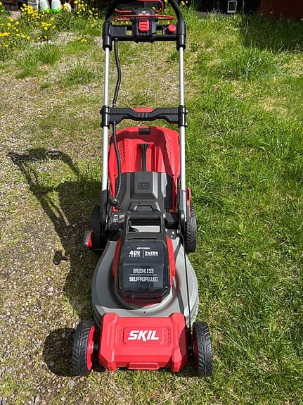 Batteridriven gräsklippare