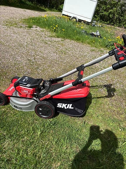 Batteridriven gräsklippare