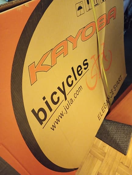 Helt ny damcykel i kartong- aldrig använd