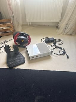 Xbox One konsol vit med ratt och pedaler