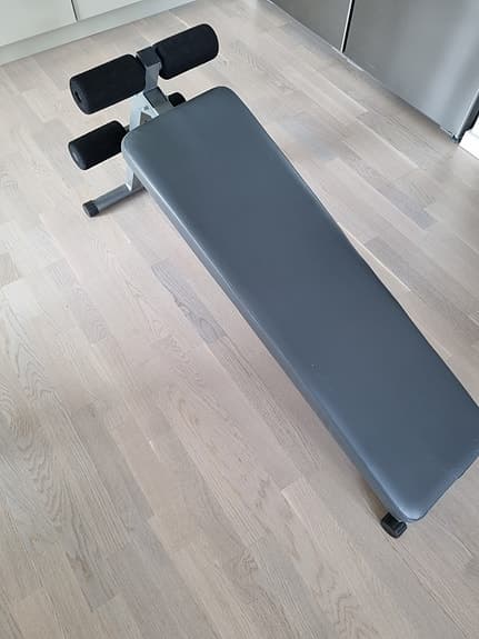 Träningsbänk situps/magtränare grå