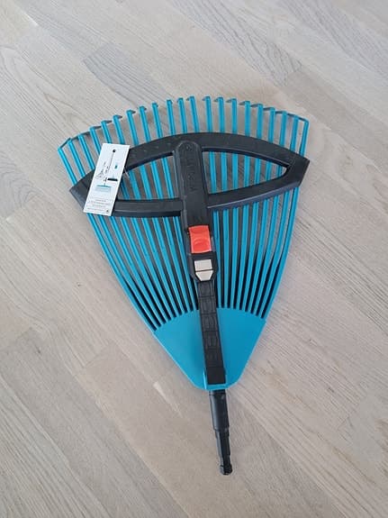 Gardena combisystem lövräfsa 35–52 cm blå