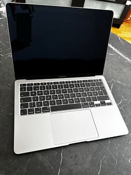 MacBook Air 13” M1 – 8 GB / 256 GB