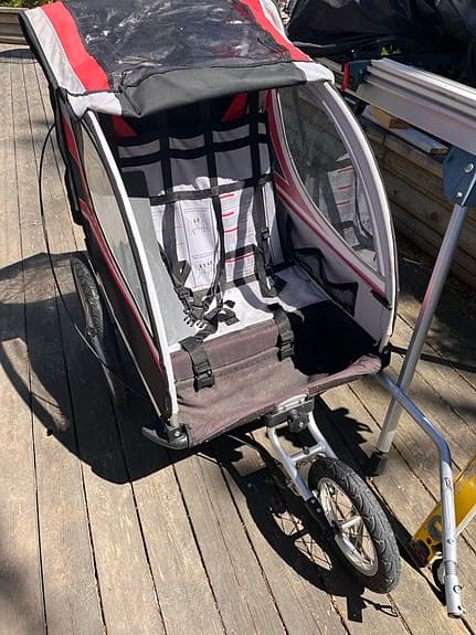 Cykelvagn barnvagn röd/svart