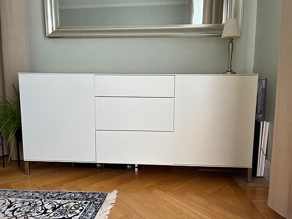 Chest of drawers