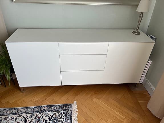 Chest of drawers