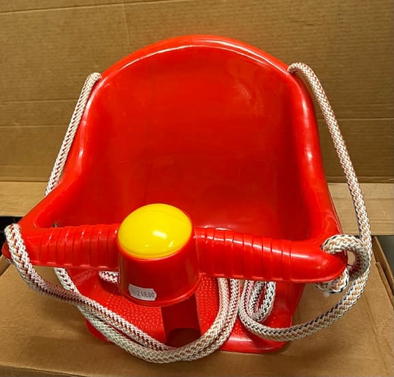 Röd babysits gunga med rep