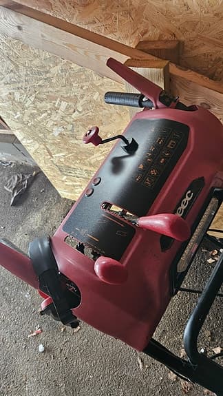 Kraftig 420cc snöslunga med elstart, handtagsvärme & LED-ljus