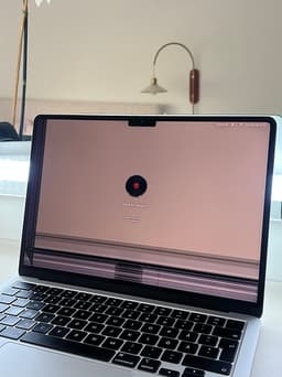 MacBook Air M2 2022 – fungerar bra – 96% batteri