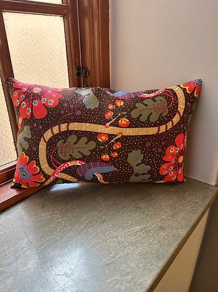 Svenskt Tenn ny oanvänd dubbelsidig kudde Mirakel 55x35cm