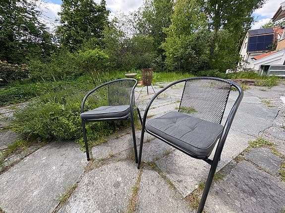 4st Svarta utestolar i metall med dynor - pris för alla