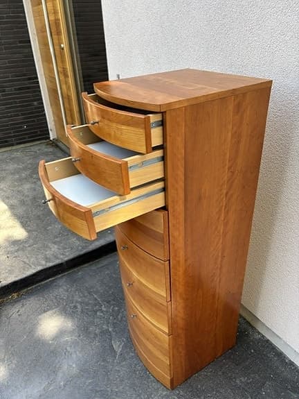 Wave, byrå 7-lådig, Voice. Körsbär. Design: Rolf Fransson.