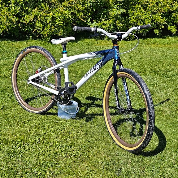 NY! GT Chucker 2.0. Custombyggd 26” MTB för pumptrack & flowtrails etc. NOS