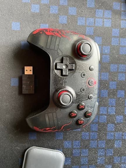 8BitDo Black Myth Wukong trådlös handkontroll svart/röd