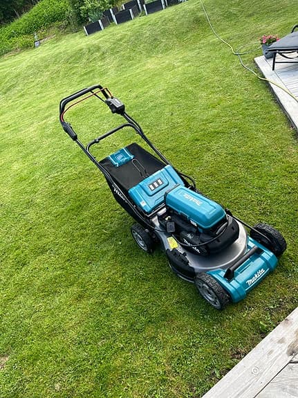 Makita gräsklippare batteridriven blå