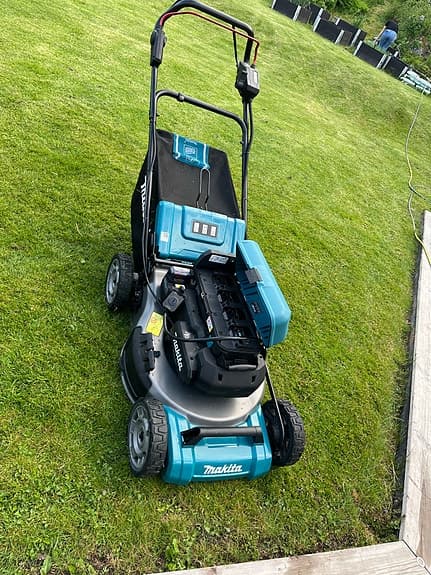 Makita gräsklippare batteridriven blå