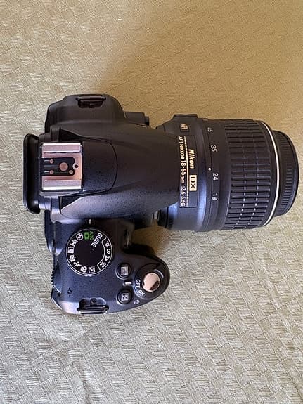 Nikon D3000 med AF-S DX Nikkor 18-55mm VR