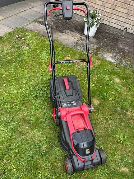 Meec Tools gräsklippare batteridriven defekt.