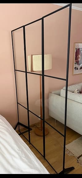 Rumsavdelare Ellos Home – Industriell skärmvägg i glas & metall