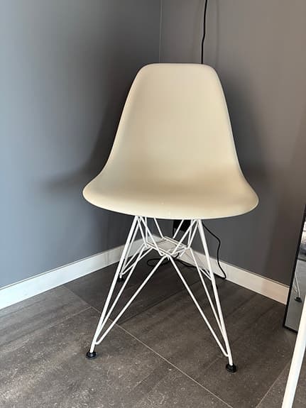Vitra Eames stolar