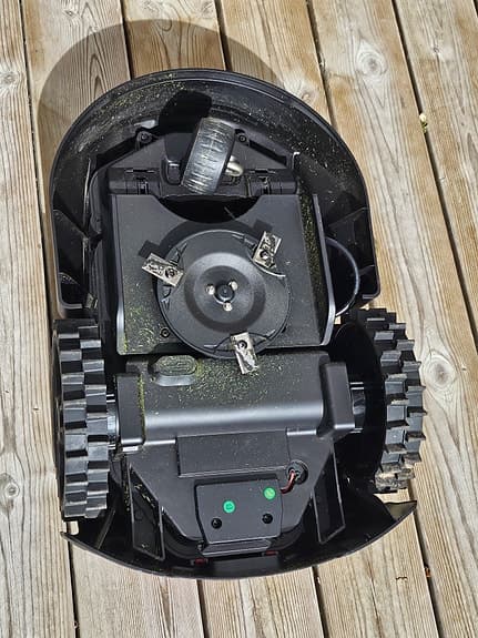Robotgräklippare för liten trädgård