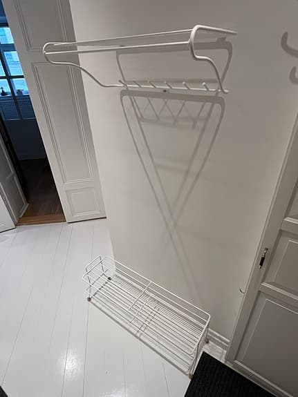 Vit Hatthylla och Skoställ från Maze