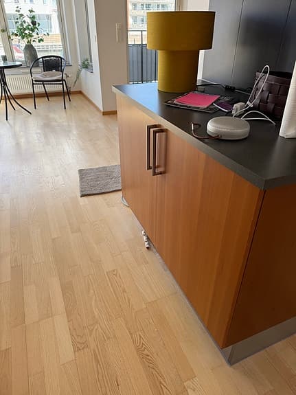 HTH  Köksluckor och lådfronter i körsbärsträ med rostfria handtag