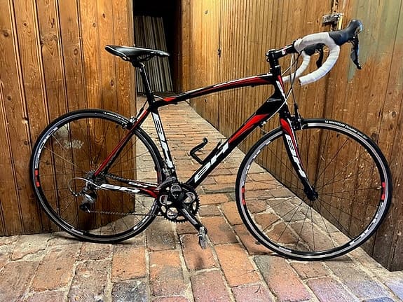 BH landsvägscykel 55 cm svart/röd herr