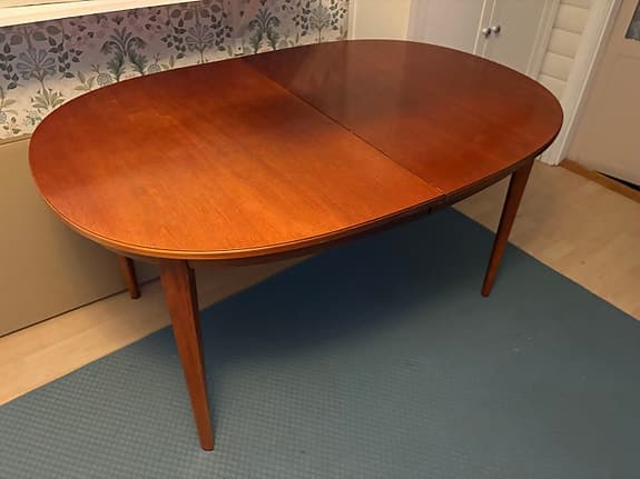 Matgrupp med 6 stolar + iläggsskivor