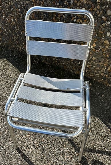 Staplingsbara utestolar i aluminium