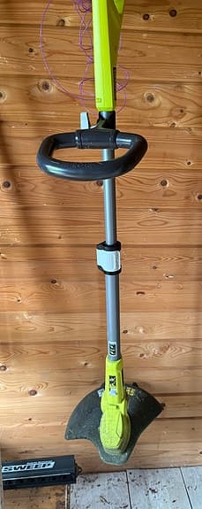 Ryobi häcksax, trimmer och rullborste till trall etc 18V batteridriven