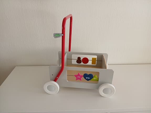 Babblarna vagn, lära gå vagn, gåvagn, Micki