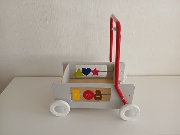 Babblarna vagn, lära gå vagn, gåvagn, Micki