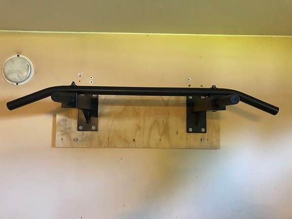 Pull up bar