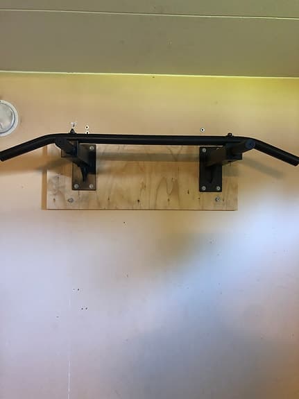 Pull up bar