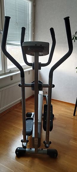 Titan Fitness Go Elliptical V100 crosstrainer