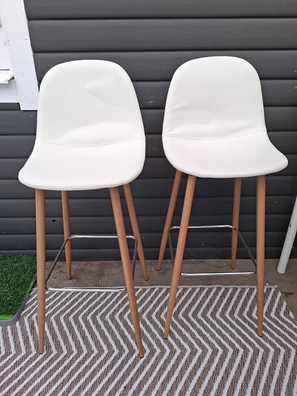 Säljer 2 st barstolar