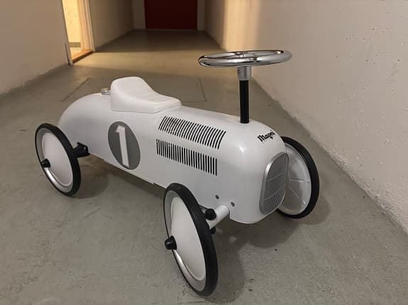 Sparkbil från Magni