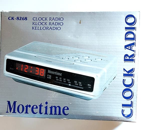 Mortime Bordklocka, väckarklocka med radio