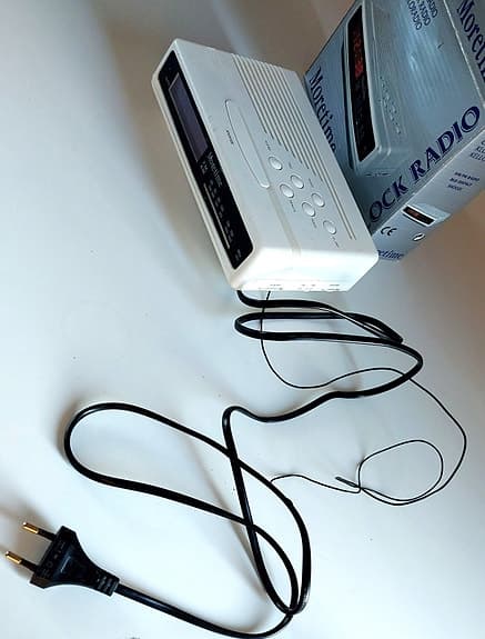 Mortime Bordklocka, väckarklocka med radio